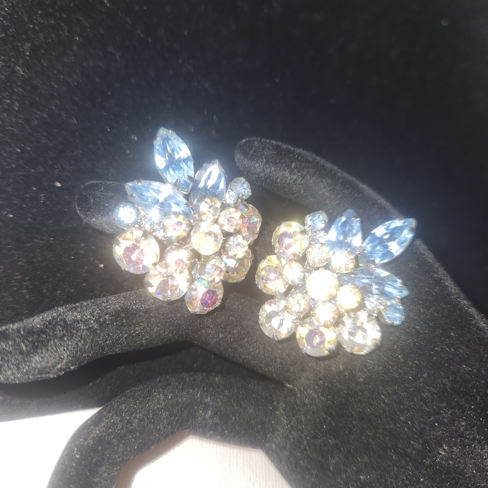 Vintage Aurora Borealis Blue Rhinestone Clip On Cluster Earrings Silver Tone - Picture 15 of 16